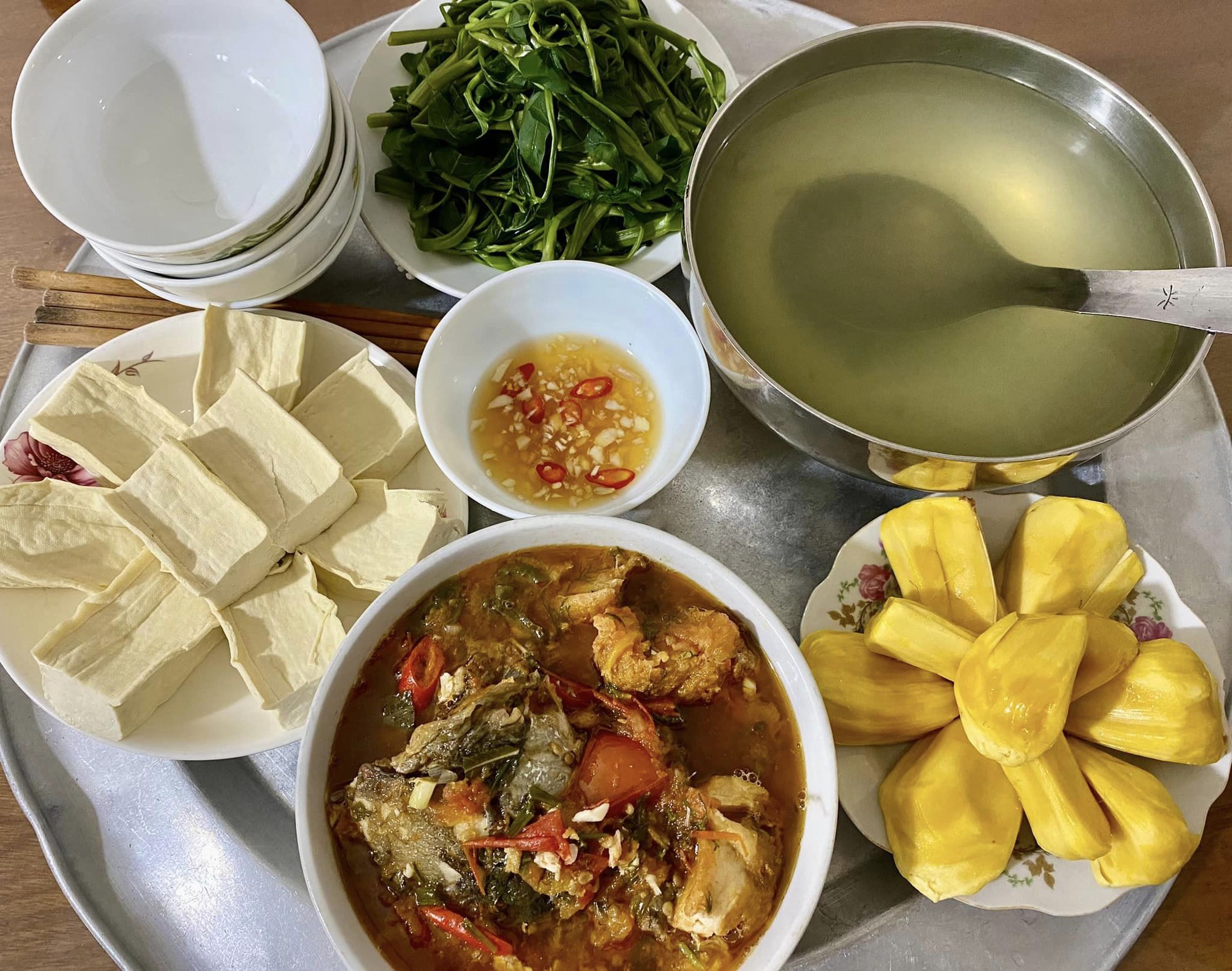 Mâm cơm quê giản dị của mẹ bầu tự nấu, bữa nào cũng đầy đặn nhưng ăn 1 kiểu giúp "vào con không vào mẹ"- Ảnh 7.