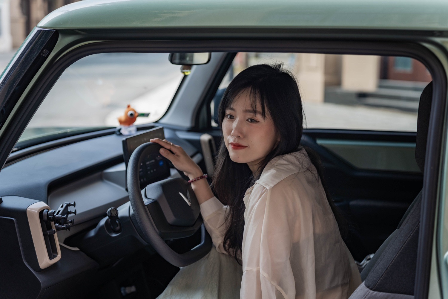 Cô gái 34 tuổi đánh giá VinFast VF3: "Thích vì xe có ngoại hình và màu sắc xinh xắn, đi lại trong nội thành tiện!"- Ảnh 6. Cô gái 34 tuổi đánh giá VinFast VF3: "Thích vì xe có ngoại hình và màu sắc xinh xắn, đi lại trong nội thành tiện!"- Ảnh 6.