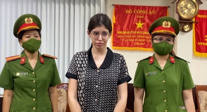 "Cô tiên từ thiện" bị bắt cùng ca sĩ Chi Dân và người mẫu An Tây là ai?- Ảnh 1. "Cô tiên từ thiện" bị bắt cùng ca sĩ Chi Dân và người mẫu An Tây là ai?- Ảnh 1.