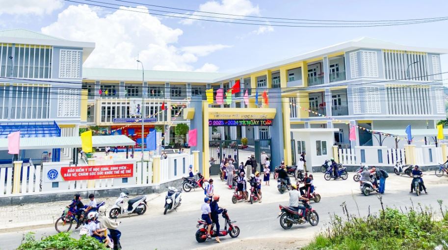 Xưa rồi cái thời trường công xập xệ, giờ từ Bắc vào Nam, nhiều trường công đẹp lung linh, hoành tráng chẳng kém trường tư!- Ảnh 16. Xưa rồi cái thời trường công xập xệ, giờ từ Bắc vào Nam, nhiều trường công đẹp lung linh, hoành tráng chẳng kém trường tư!- Ảnh 16.