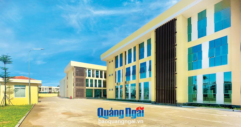 Xưa rồi cái thời trường công xập xệ, giờ từ Bắc vào Nam, nhiều trường công đẹp lung linh, hoành tráng chẳng kém trường tư!- Ảnh 14. Xưa rồi cái thời trường công xập xệ, giờ từ Bắc vào Nam, nhiều trường công đẹp lung linh, hoành tráng chẳng kém trường tư!- Ảnh 14.