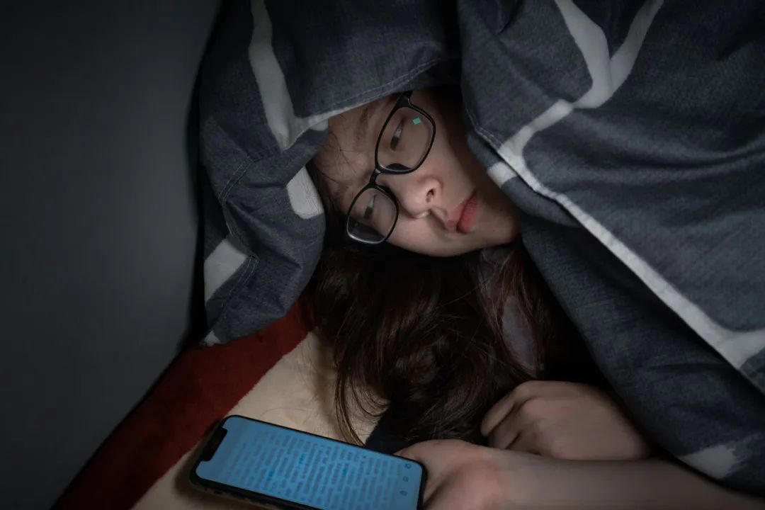 Hóa ra thức khuya không phải là 11h hay 12h đêm, người có tuổi thọ ngắn thường có 4 đặc điểm chung khi ngủ- Ảnh 1. Hóa ra thức khuya không phải là 11h hay 12h đêm, người có tuổi thọ ngắn thường có 4 đặc điểm chung khi ngủ- Ảnh 1.