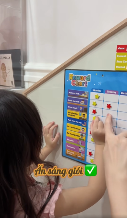 Không thể tin chiếc bảng nhỏ này lại có công dụng thần kì thế, Đông Nhi cũng dùng để dạy con gái- Ảnh 2. Không thể tin chiếc bảng nhỏ này lại có công dụng thần kì thế, Đông Nhi cũng dùng để dạy con gái- Ảnh 2.