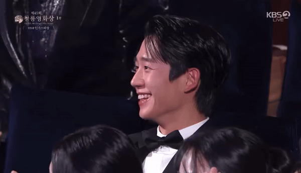 Khoảnh khắc hot nhất Rồng Xanh 2024: Jung Hae In khiến netizen phát cuồng vì 1 biểu cảm "chấn động"- Ảnh 2.