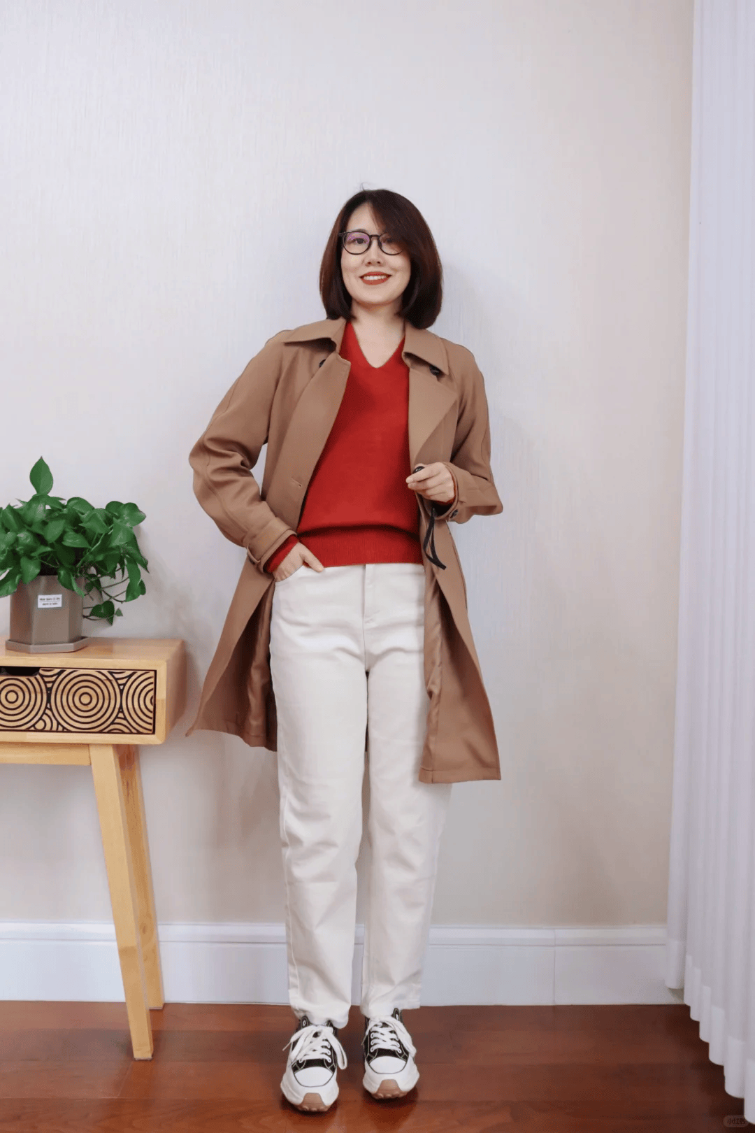 Bí quyết chọn trang phục thu đông cho phụ nữ U50: Thanh lịch, sang trọng và trẻ trung cùng áo khoác dài- Ảnh 5.