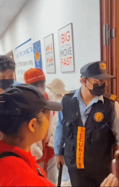 Fan quá khích “trấn lột” mũ của Quang Hùng MasterD rồi đem lên mạng rao bán?- Ảnh 4. Fan quá khích “trấn lột” mũ của Quang Hùng MasterD rồi đem lên mạng rao bán?- Ảnh 4.