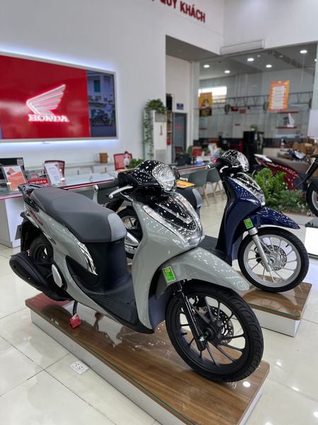 Xe tay ga Honda đang "rẻ bèo" dịp cuối năm: Giá SH, Vision giảm mạnh, có mẫu chạm đáy!- Ảnh 1. Xe tay ga Honda đang "rẻ bèo" dịp cuối năm: Giá SH, Vision giảm mạnh, có mẫu chạm đáy!- Ảnh 1.