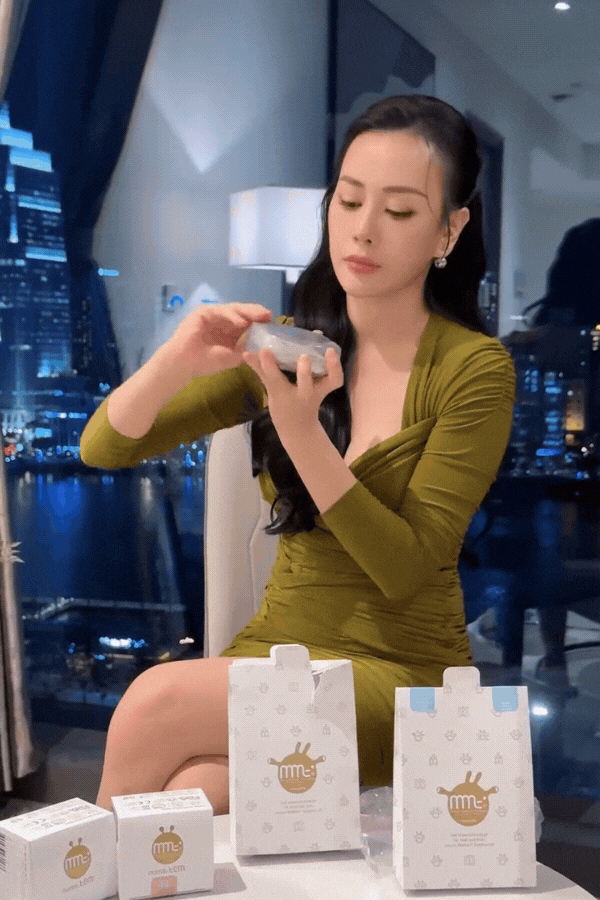 Jimmy - Jenny lên đường đi công tác cùng mẹ Phương Oanh, hành lý nhất định phải có 2 thứ này!- Ảnh 5.