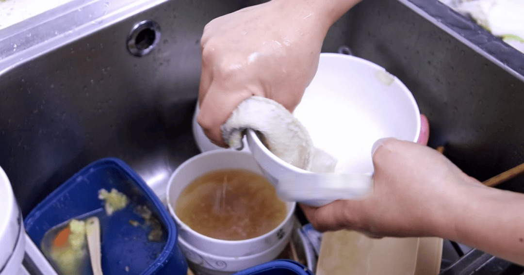 1 người rửa bát cả nhà mắc bệnh chỉ vì 5 thói quen "độc hại" không chịu thay đổi- Ảnh 2.