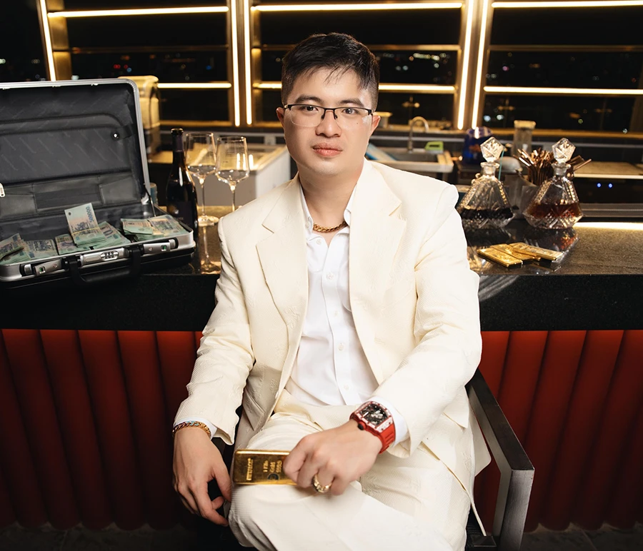 Hermès da cá sấu bạch tạng: Chiếc túi 10 tỷ đồng "oan trái" nhất Việt Nam, xuất hiện trong hàng loạt vụ việc chấn động- Ảnh 2. Hermès da cá sấu bạch tạng: Chiếc túi 10 tỷ đồng "oan trái" nhất Việt Nam, xuất hiện trong hàng loạt vụ việc chấn động- Ảnh 2.