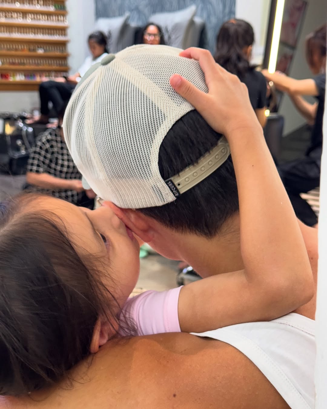 Tiểu thư Lisa nhà Hà Hồ được cưng đến thế là cùng, đi múa ba lê mà được cả bà nội, bố, mẹ "hộ tống"- Ảnh 4.