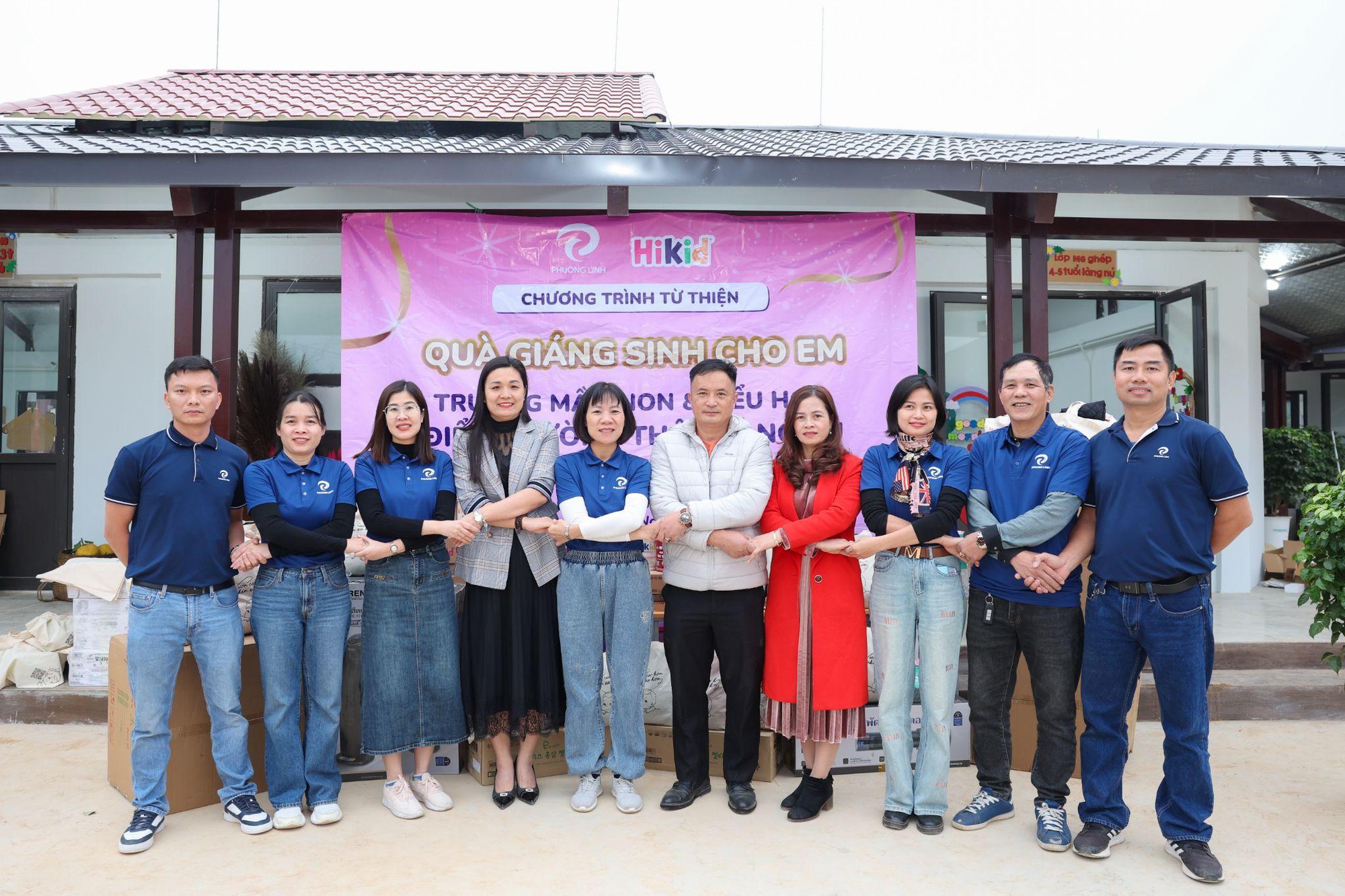 Công ty TNHH XNK & TM Phương Linh và nhãn hàng Hikid lan tỏa giáng sinh ấm áp đến các em bé Làng Nủ- Ảnh 1.