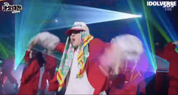 Nhóm nữ huyền thoại tái xuất khiến fan nức nở, "trùm cuối" G-Dragon gây choáng, được "o bế" chưa từng thấy!- Ảnh 7.