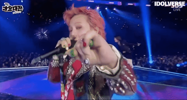 Nhóm nữ huyền thoại tái xuất khiến fan nức nở, "trùm cuối" G-Dragon gây choáng, được "o bế" chưa từng thấy!- Ảnh 9.