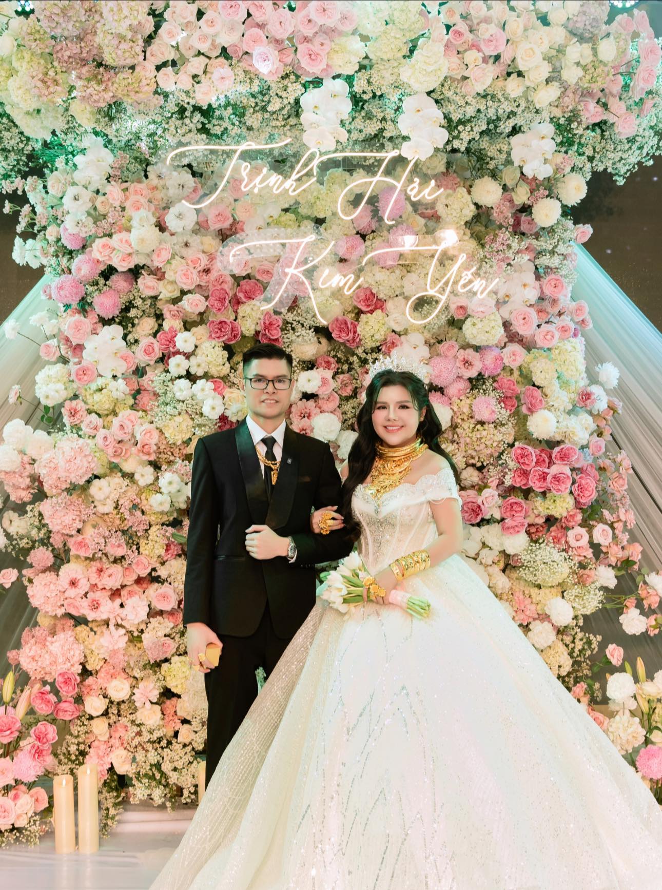 Cô dâu Tây Ninh lấy chồng Hà Nội đeo hơn 100 lượng vàng trong đám cưới, chi 70 triệu thuê trang điểm- Ảnh 15.
