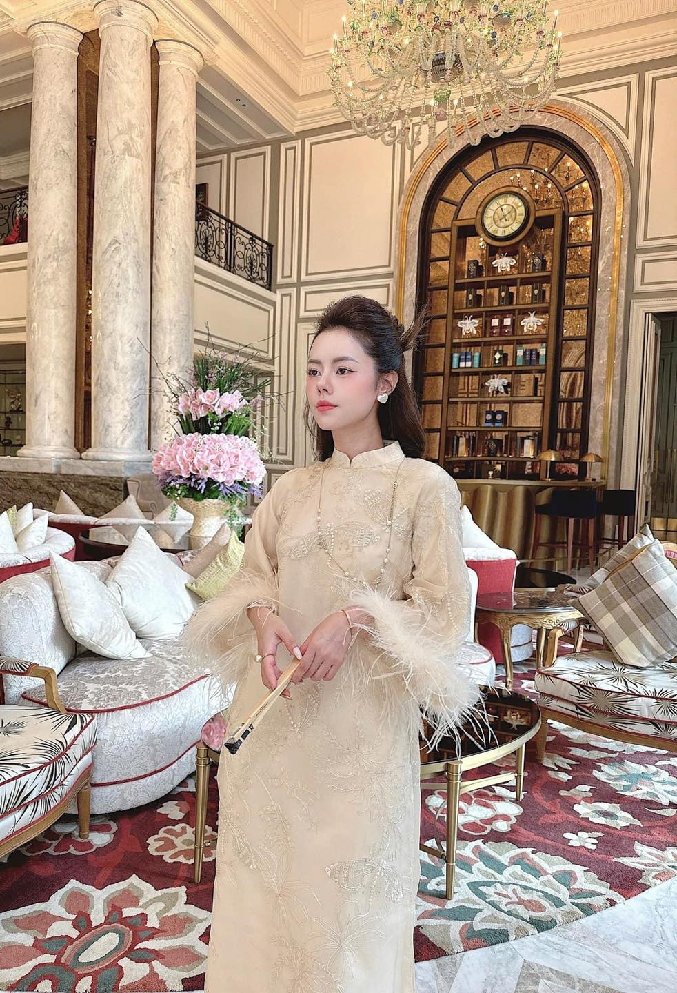 Áo dài Tết 2025: Một chi tiết cách tân năm nay mới có, nàng nào diện lên cũng đẹp như "xé truyện bước ra"- Ảnh 7.