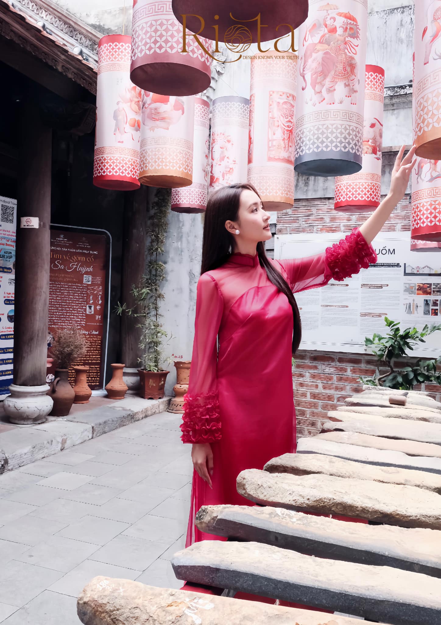 Áo dài Tết 2025: Một chi tiết cách tân năm nay mới có, nàng nào diện lên cũng đẹp như "xé truyện bước ra"- Ảnh 4.