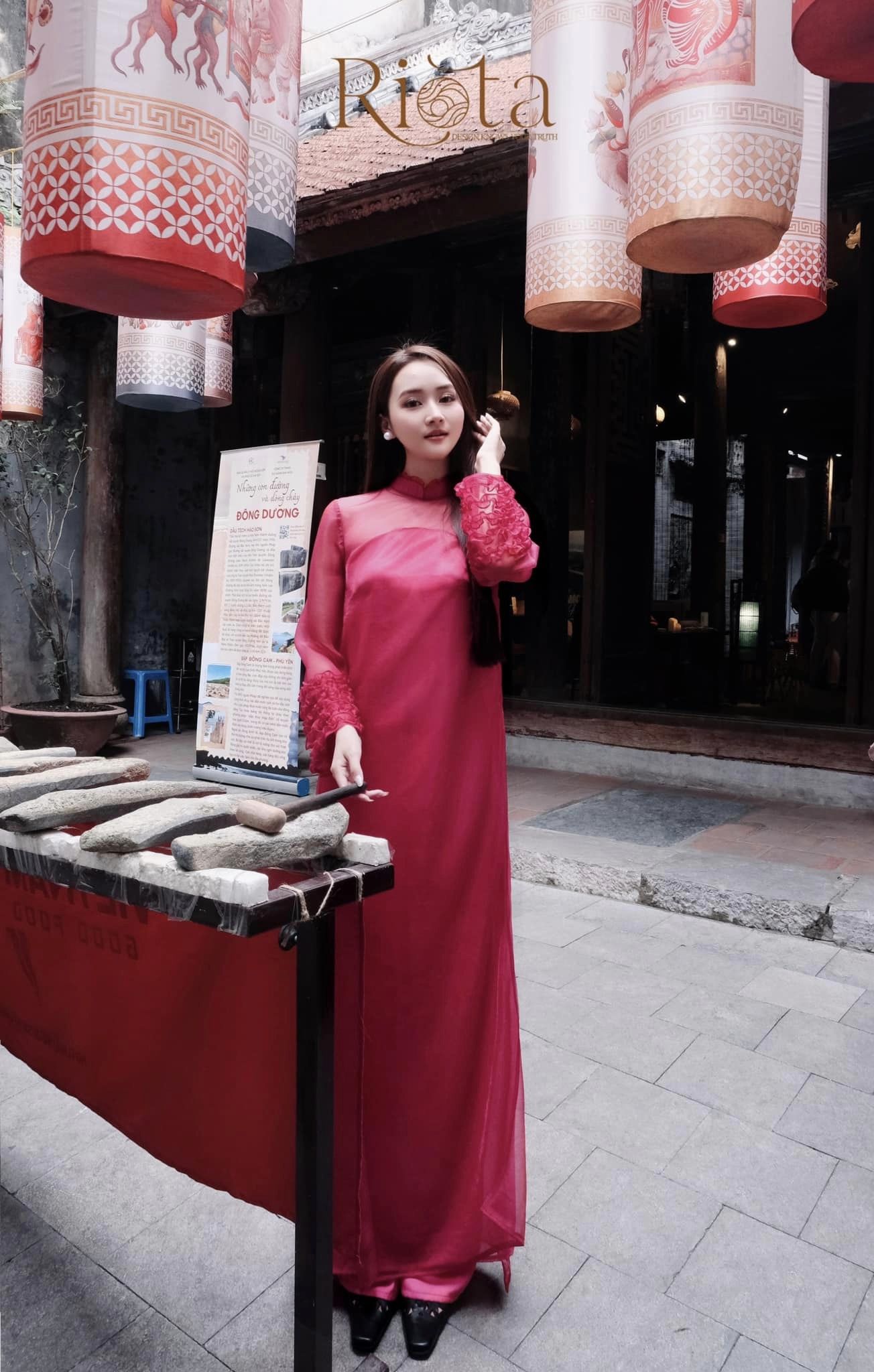 Áo dài Tết 2025: Một chi tiết cách tân năm nay mới có, nàng nào diện lên cũng đẹp như "xé truyện bước ra"- Ảnh 3.
