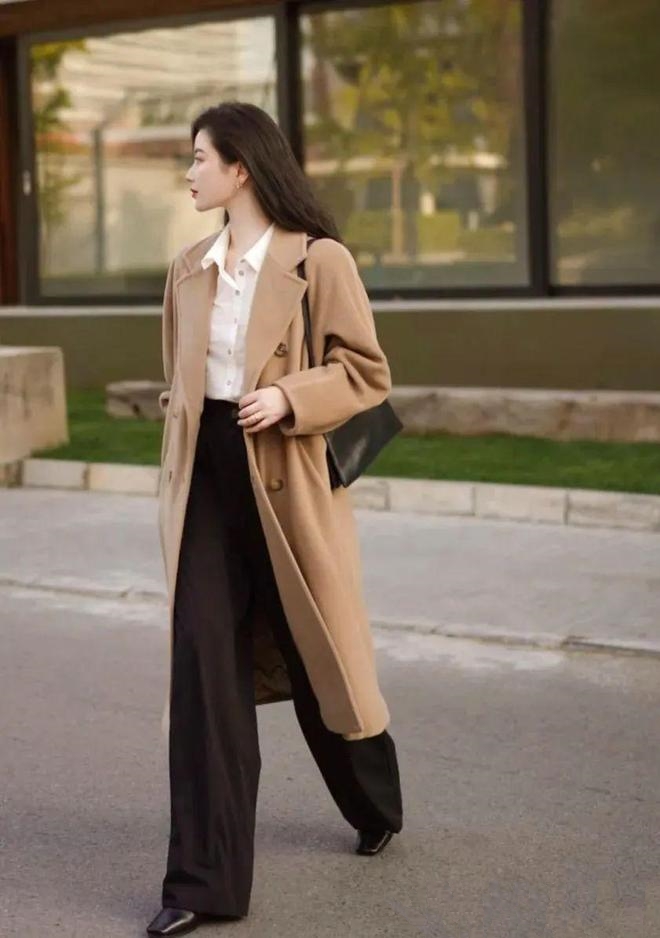 4 gam màu áo khoác dẫn đầu xu hướng thời trang thu đông nên mua- Ảnh 12. 4 gam màu áo khoác dẫn đầu xu hướng thời trang thu đông nên mua- Ảnh 12.