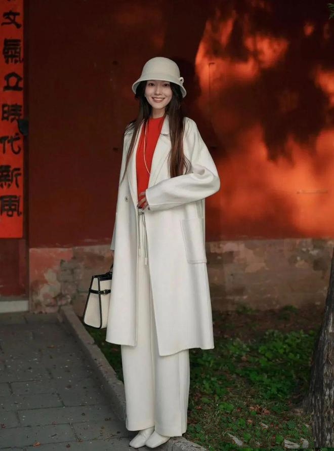 4 gam màu áo khoác dẫn đầu xu hướng thời trang thu đông nên mua- Ảnh 5. 4 gam màu áo khoác dẫn đầu xu hướng thời trang thu đông nên mua- Ảnh 5.