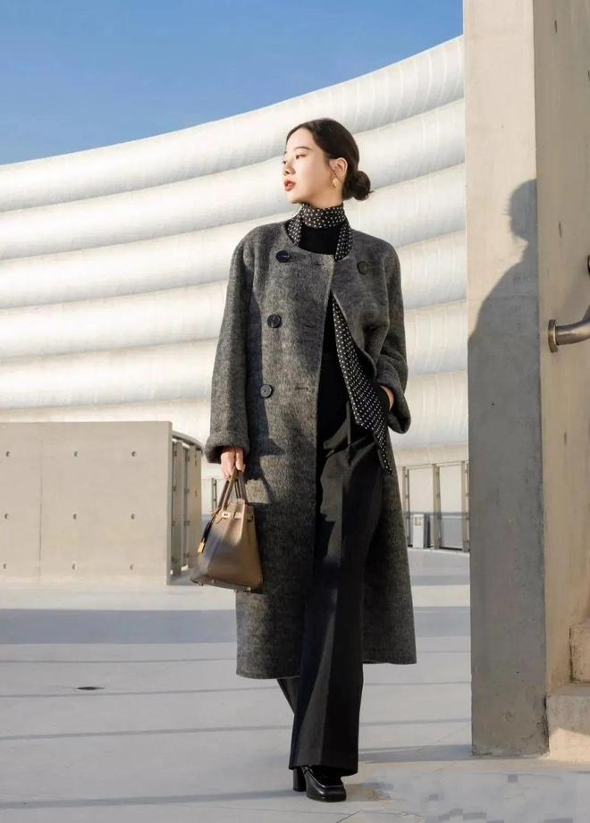 4 gam màu áo khoác dẫn đầu xu hướng thời trang thu đông nên mua- Ảnh 1. 4 gam màu áo khoác dẫn đầu xu hướng thời trang thu đông nên mua- Ảnh 1.