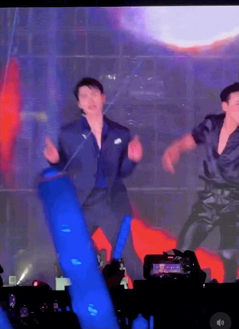 Một Anh Trai là "chill guy" đúng nghĩa khi "tẩu thoát" ra khỏi SVĐ Mỹ Đình giữa lúc concert Say Hi đang diễn ra- Ảnh 4.