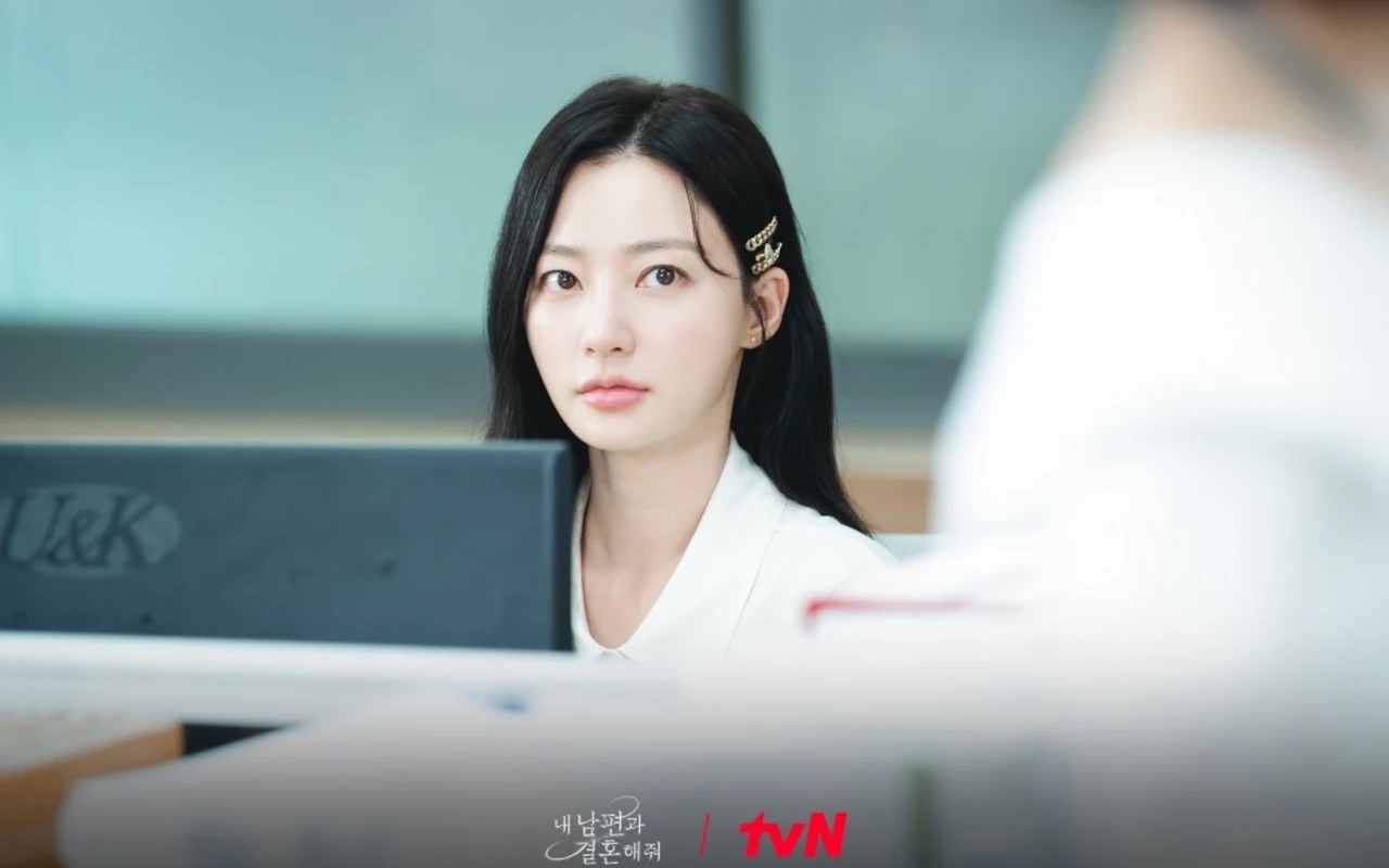 Diễn viên "Cô Đi Mà Lấy Chồng Tôi": Để tóc xấu thì được thương, chuyển sang tóc đẹp thì bị khán giả ghét cay đắng - Ảnh 10. Diễn viên "Cô Đi Mà Lấy Chồng Tôi": Để tóc xấu thì được thương, chuyển sang tóc đẹp thì bị khán giả ghét cay đắng - Ảnh 10.