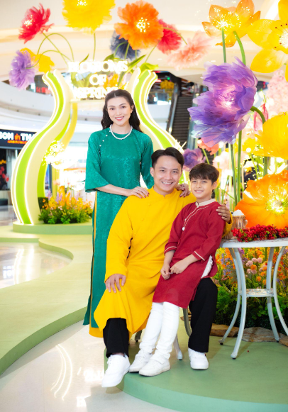 Check-in thả ga mọi ngóc ngách với cụm trang trí chuẩn "rực rỡ sắc Xuân" tại Crescent Mall- Ảnh 1. Check-in thả ga mọi ngóc ngách với cụm trang trí chuẩn "rực rỡ sắc Xuân" tại Crescent Mall- Ảnh 1.