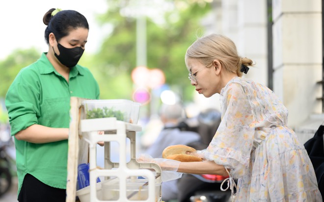 Những người cùng OMO kể câu chuyện "lấm bẩn gieo hy vọng" cho năm mới- Ảnh 1.