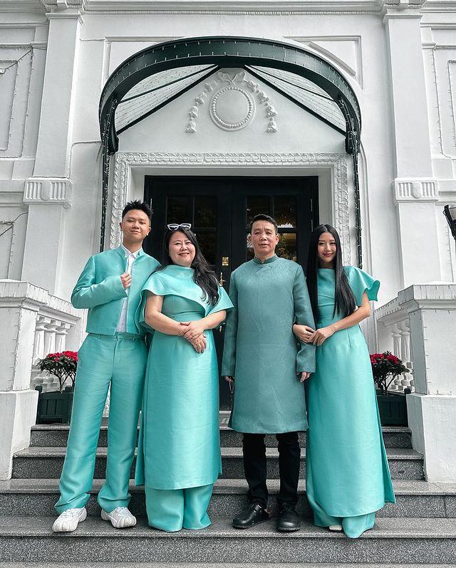 Quỳnh Anh Shyn tung ảnh Tết "một màu" truyền thống: Thần thái sang chảnh, so ảnh 7 năm trước ai cũng khác- Ảnh 1.