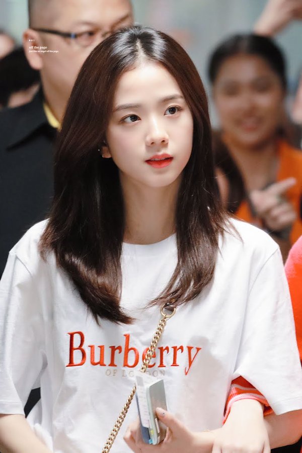 Chỉ nhờ khoảnh khắc giống Jisoo, hot girl xứ Trung bỗng "đổi đời" sau 3 năm- Ảnh 3.