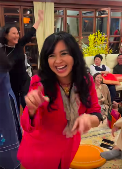Chồng diva Thanh Lam cười ngượng vì cầm tay phụ nữ khác lại tưởng vợ mình- Ảnh 3.
