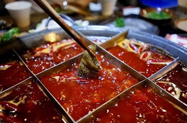 Hoan hỷ mời đồng nghiệp ăn lẩu, người phụ nữ giật mình với hóa đơn 16 tỷ đồng: "Cả đời cũng không thể trả nổi"- Ảnh 2. Hoan hỷ mời đồng nghiệp ăn lẩu, người phụ nữ giật mình với hóa đơn 16 tỷ đồng: "Cả đời cũng không thể trả nổi"- Ảnh 2.