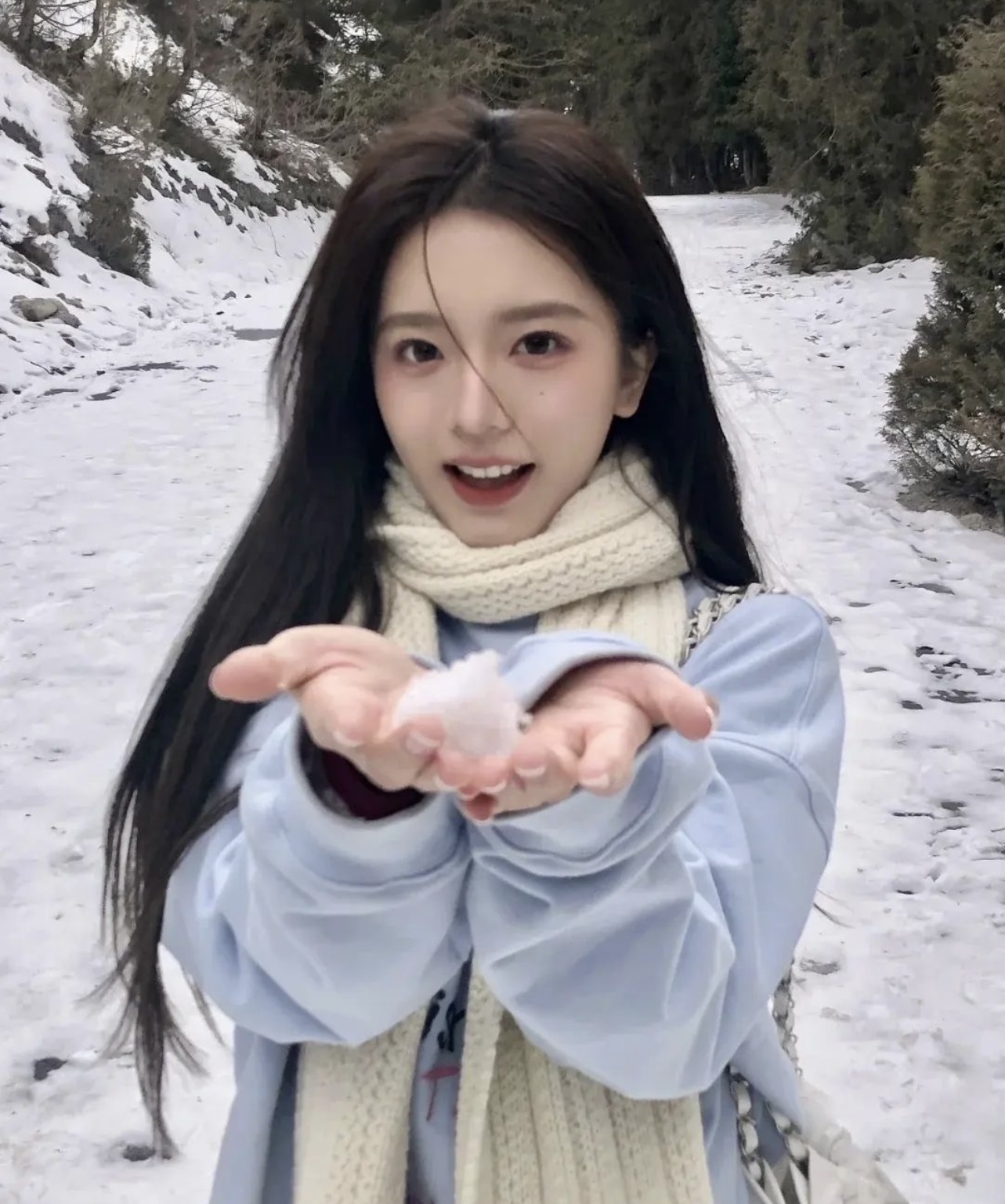Chỉ nhờ khoảnh khắc giống Jisoo, hot girl xứ Trung bỗng "đổi đời" sau 3 năm- Ảnh 9.