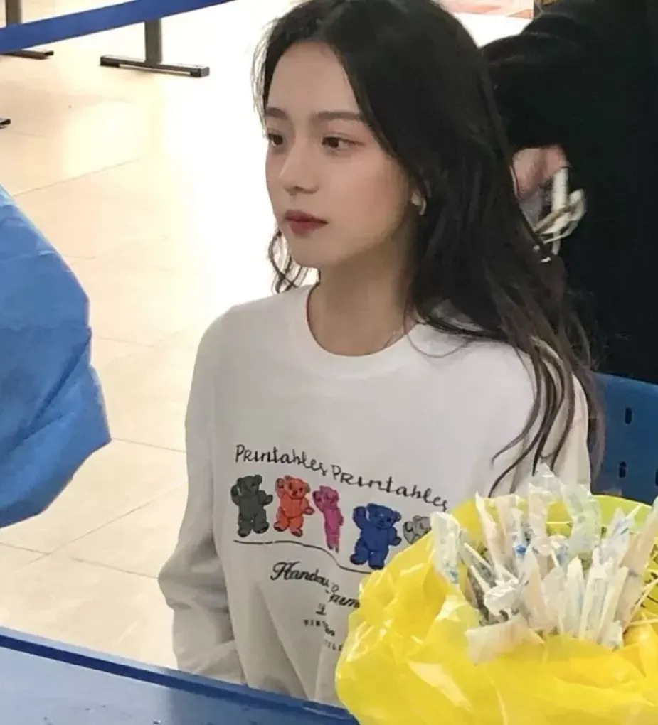 Chỉ nhờ khoảnh khắc giống Jisoo, hot girl xứ Trung bỗng "đổi đời" sau 3 năm- Ảnh 2.