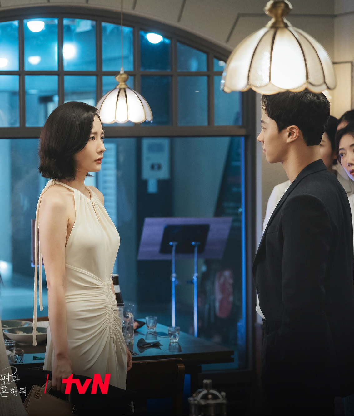 Tối đi chơi Valentine mà chưa biết mặc gì thì bạn cứ học mấy nữ chính phim Hàn, đảm bảo rất xinh!- Ảnh 1. Tối đi chơi Valentine mà chưa biết mặc gì thì bạn cứ học mấy nữ chính phim Hàn, đảm bảo rất xinh!- Ảnh 1.