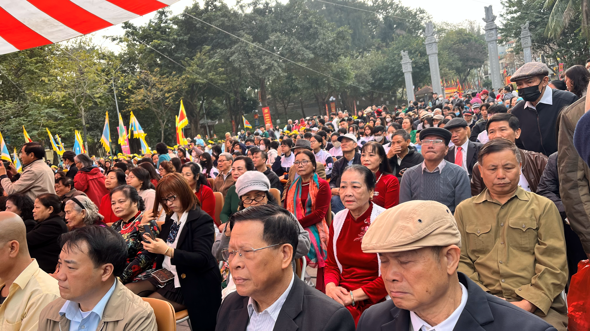Hàng nghìn người đổ về Lễ hội gò Đống Đa ngày mùng 5 Tết, tưởng nhớ chiến thắng vĩ đại trong lịch sử dân tộc- Ảnh 21. Hàng nghìn người đổ về Lễ hội gò Đống Đa ngày mùng 5 Tết, tưởng nhớ chiến thắng vĩ đại trong lịch sử dân tộc- Ảnh 21.