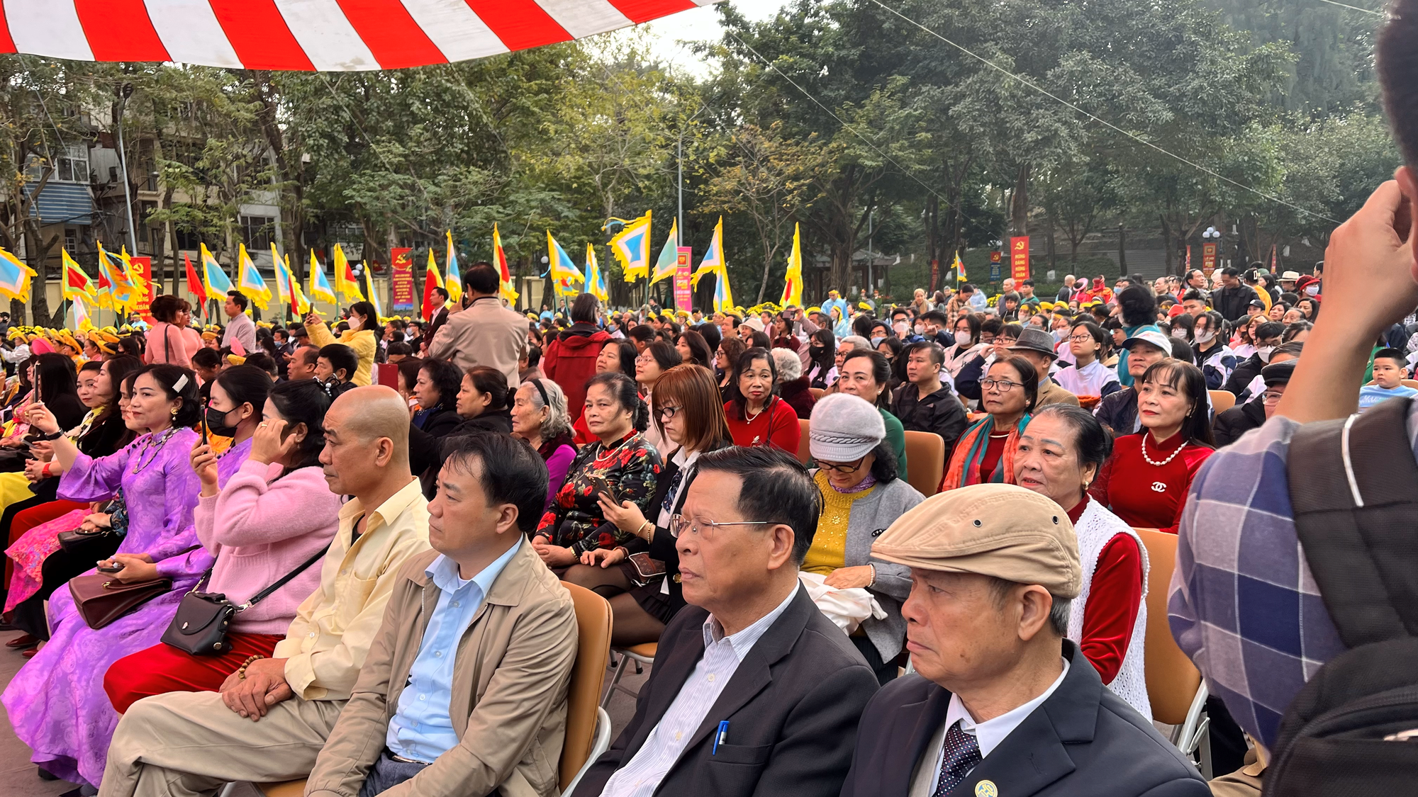 Hàng nghìn người đổ về Lễ hội gò Đống Đa ngày mùng 5 Tết, tưởng nhớ chiến thắng vĩ đại trong lịch sử dân tộc- Ảnh 15. Hàng nghìn người đổ về Lễ hội gò Đống Đa ngày mùng 5 Tết, tưởng nhớ chiến thắng vĩ đại trong lịch sử dân tộc- Ảnh 15.