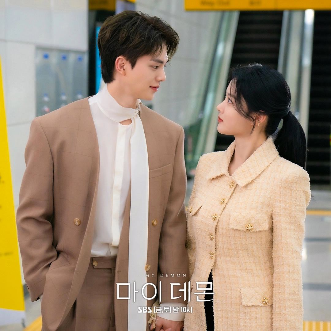 Tối đi chơi Valentine mà chưa biết mặc gì thì bạn cứ học mấy nữ chính phim Hàn, đảm bảo rất xinh!- Ảnh 10. Tối đi chơi Valentine mà chưa biết mặc gì thì bạn cứ học mấy nữ chính phim Hàn, đảm bảo rất xinh!- Ảnh 10.