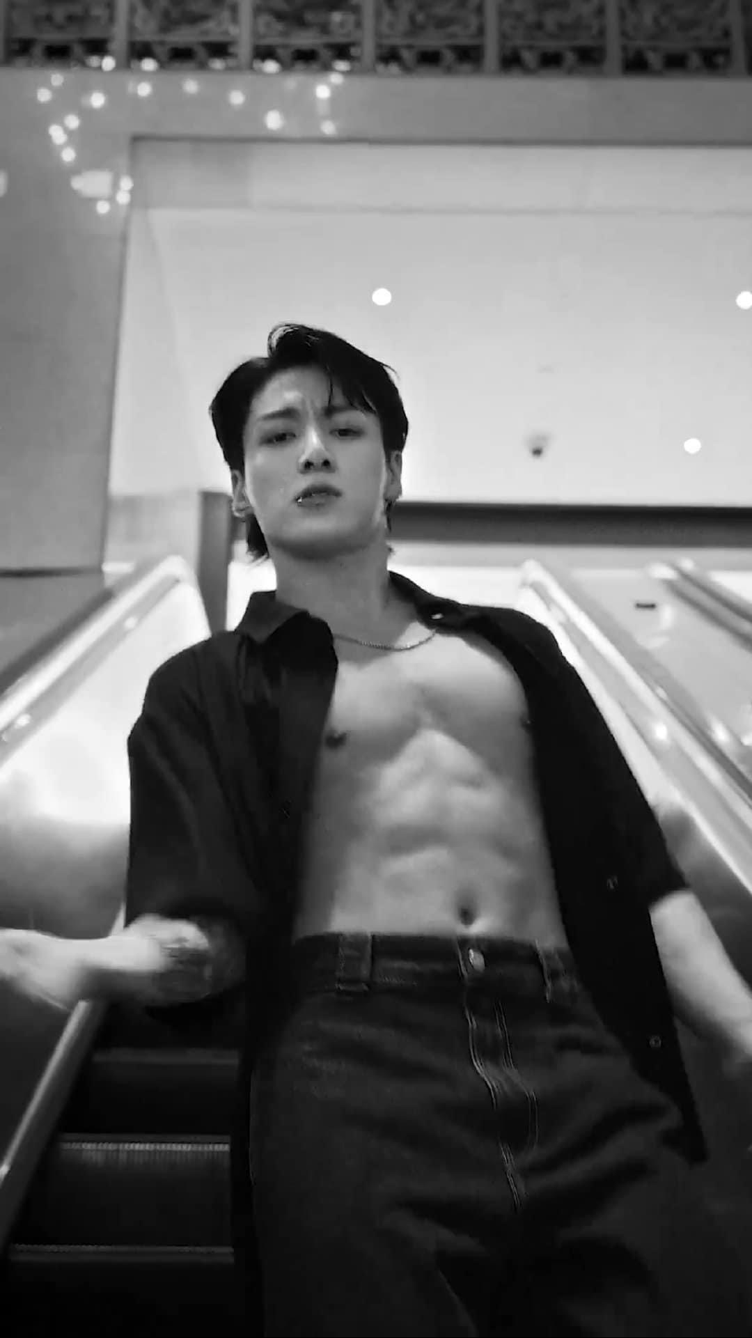 Đầu Xuân năm mới quảng bá cho Calvin Klein, Jungkook với Jennie thi nhau khoe body "khét lẹt"- Ảnh 1.