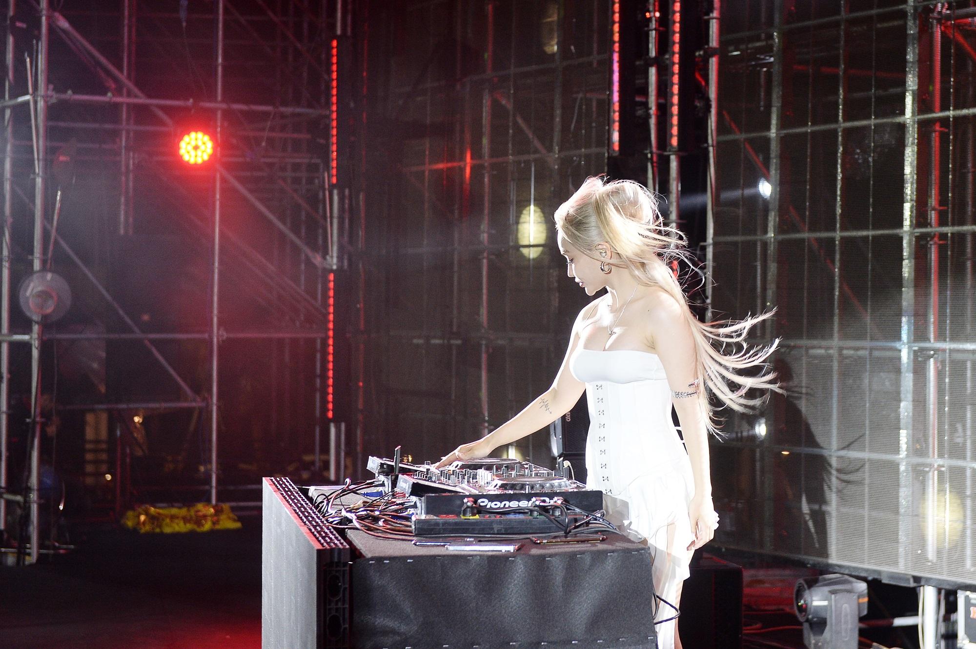 Phan Thiết: Hơn 50 DJ và MC hàng đầu Việt Nam đang hội ngộ tại Vibe Fest 2024- Ảnh 2.