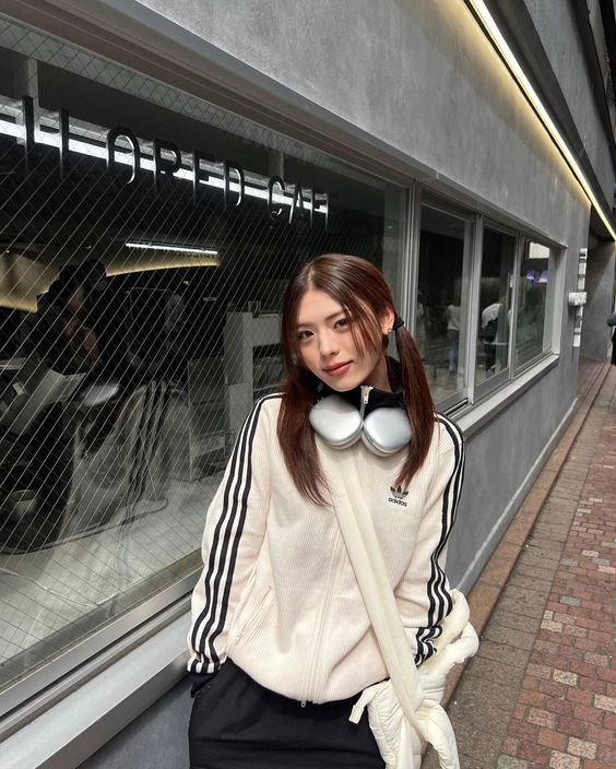 Có 1 mẫu áo adidas đang "càn quét" giới idol Kpop, giá tăng hẳn hơn 4 lần vì quá hot- Ảnh 12.