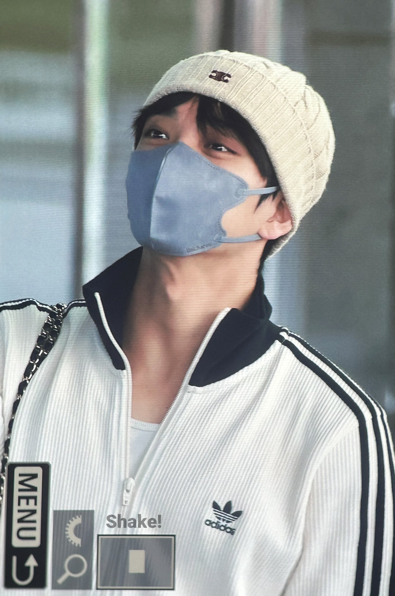 Có 1 mẫu áo adidas đang "càn quét" giới idol Kpop, giá tăng hẳn hơn 4 lần vì quá hot- Ảnh 1.