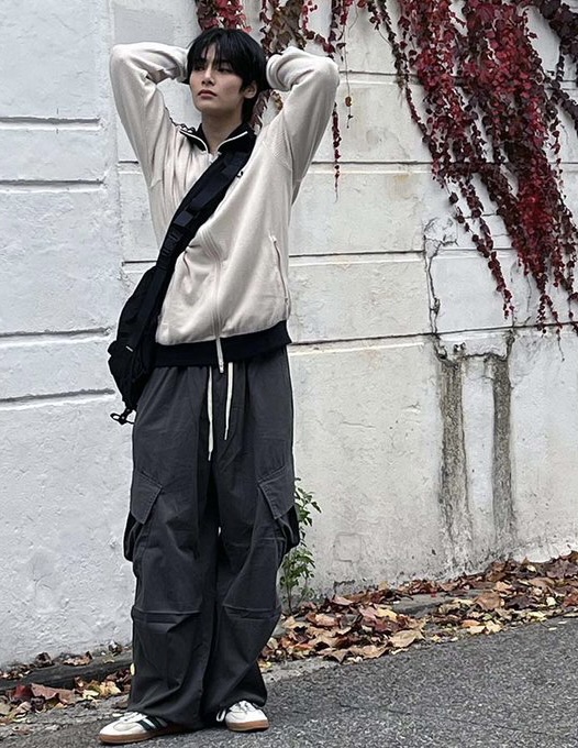 Có 1 mẫu áo adidas đang "càn quét" giới idol Kpop, giá tăng hẳn hơn 4 lần vì quá hot- Ảnh 13.