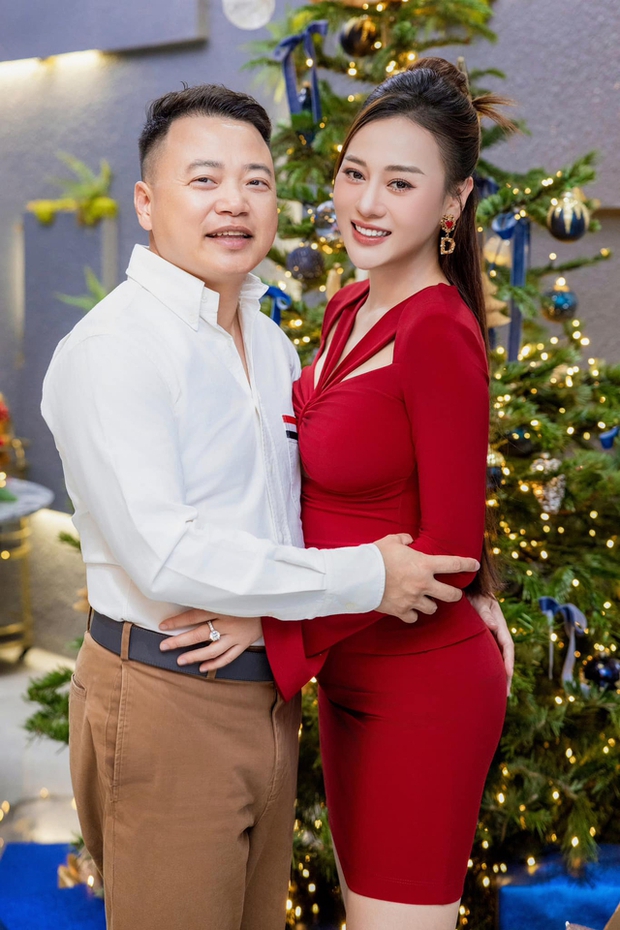 Phương Oanh cùng Shark Bình du lịch đầu năm mới, tự tin diện váy ôm sát khoe sắc vóc thăng hạng- Ảnh 7.