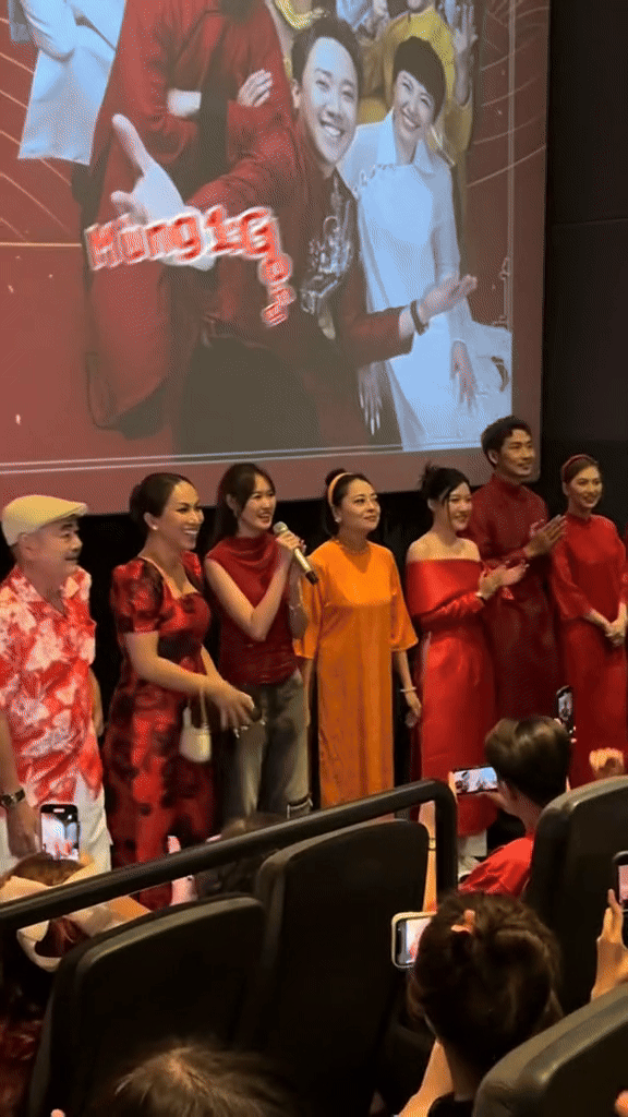 "Diễm mát-xa" trong Mai của Trấn Thành hút hơn 2 triệu views với điệu chào dễ thương, hoá ra lại là người quen cũ- Ảnh 1.
