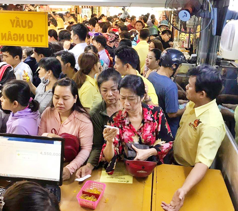 Tỷ phú đứng sau chuỗi tiệm vàng Mi Hồng nức tiếng TPHCM: Từ thiện kín tiếng, đỡ đầu nhiều quỹ học bổng ở miền Tây- Ảnh 7.