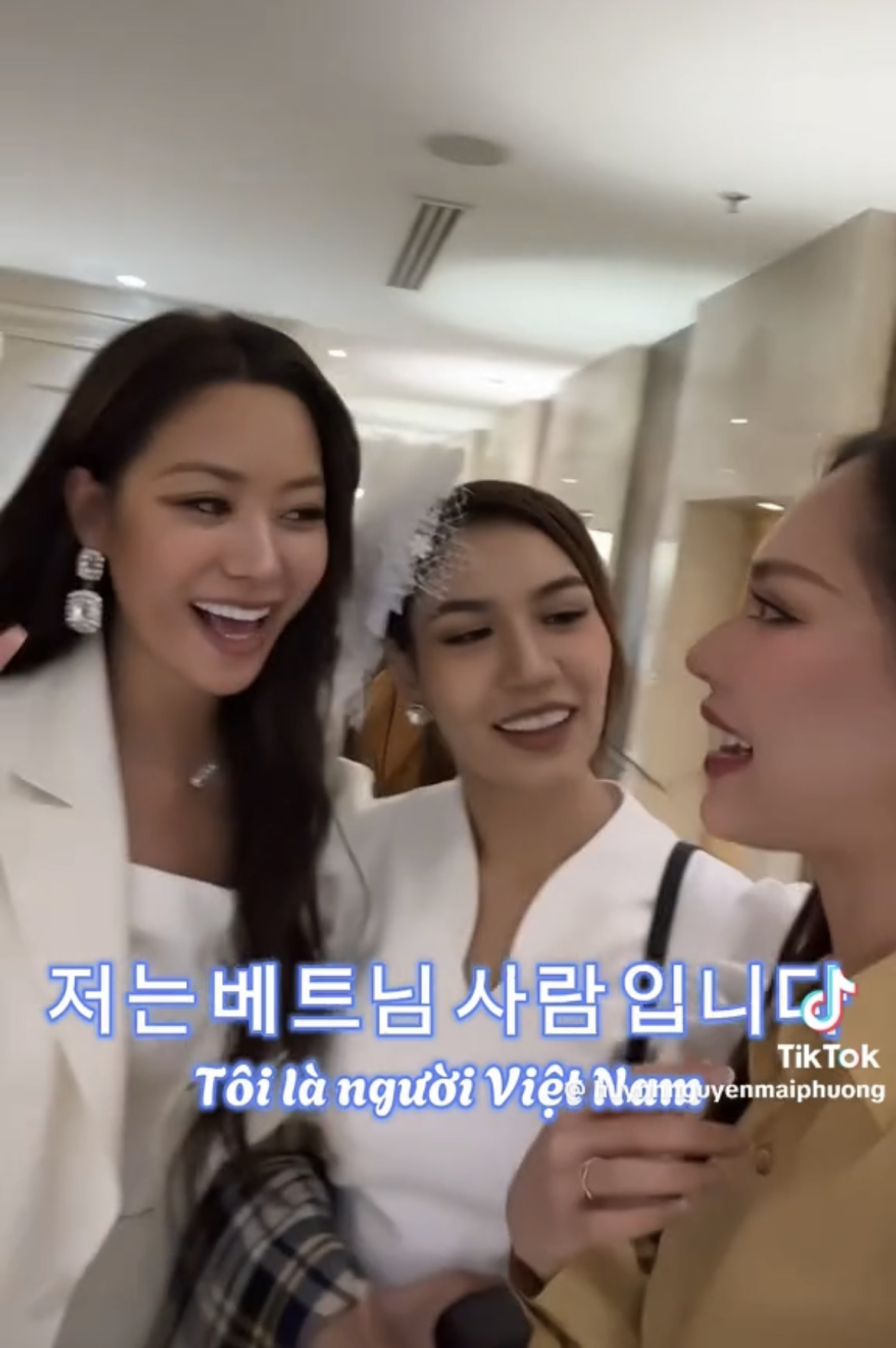 Hoa hậu Mai Phương "bắn" tiếng Anh cực mượt tại Miss World, bộc lộ thêm 1 điểm sáng đáng kỳ vọng - Ảnh 2. Hoa hậu Mai Phương "bắn" tiếng Anh cực mượt tại Miss World, bộc lộ thêm 1 điểm sáng đáng kỳ vọng - Ảnh 2.