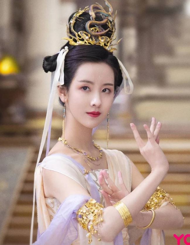 Trần Đô Linh gây sốt với khoảnh khắc chờ xe đẹp tựa cảnh phim, vẻ ngoài “mong manh dễ vỡ” khiến netizen rung động- Ảnh 6. Trần Đô Linh gây sốt với khoảnh khắc chờ xe đẹp tựa cảnh phim, vẻ ngoài “mong manh dễ vỡ” khiến netizen rung động- Ảnh 6.