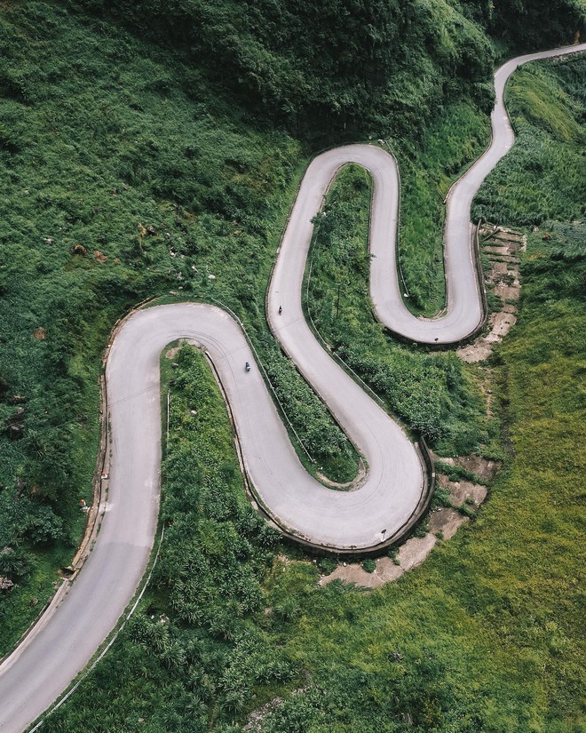 Du khách Tây thích thú khi được các em nhỏ Hà Giang tết tóc, dân mạng Việt cũng hết lời khen ngợi bởi 1 điều- Ảnh 12.